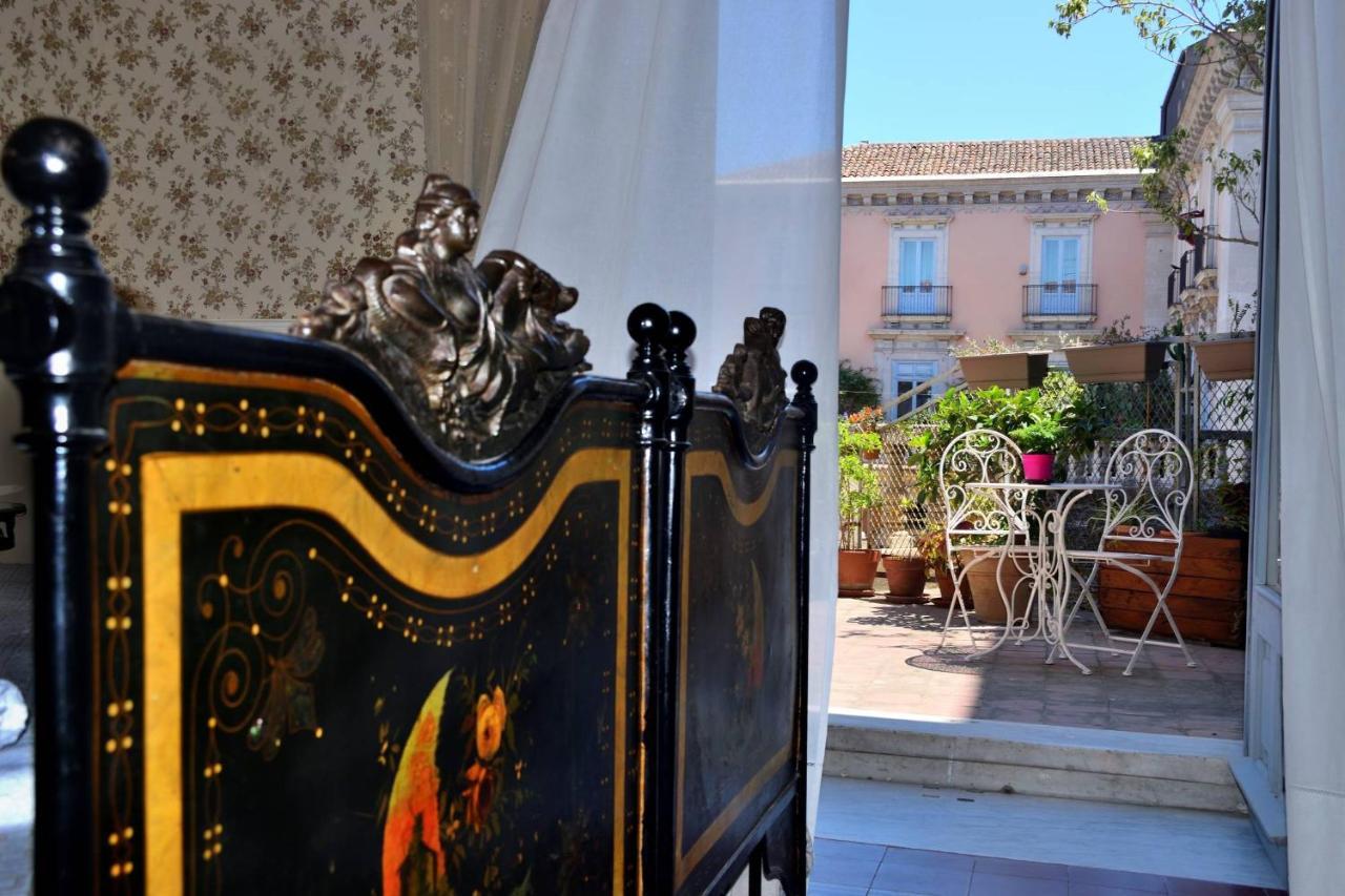 Bellini Inn Deluxe คาตาเนีย ภายนอก รูปภาพ