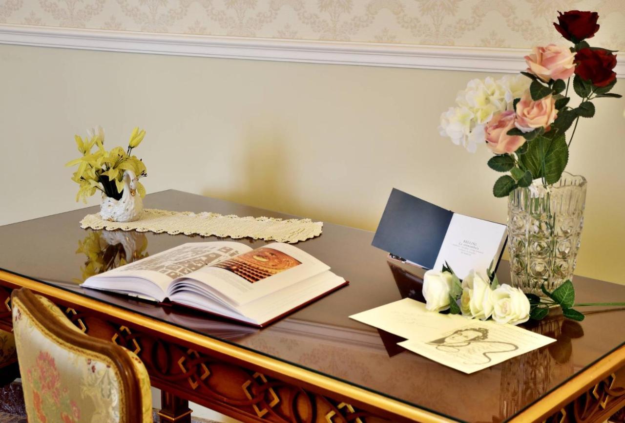 Bellini Inn Deluxe คาตาเนีย ภายนอก รูปภาพ