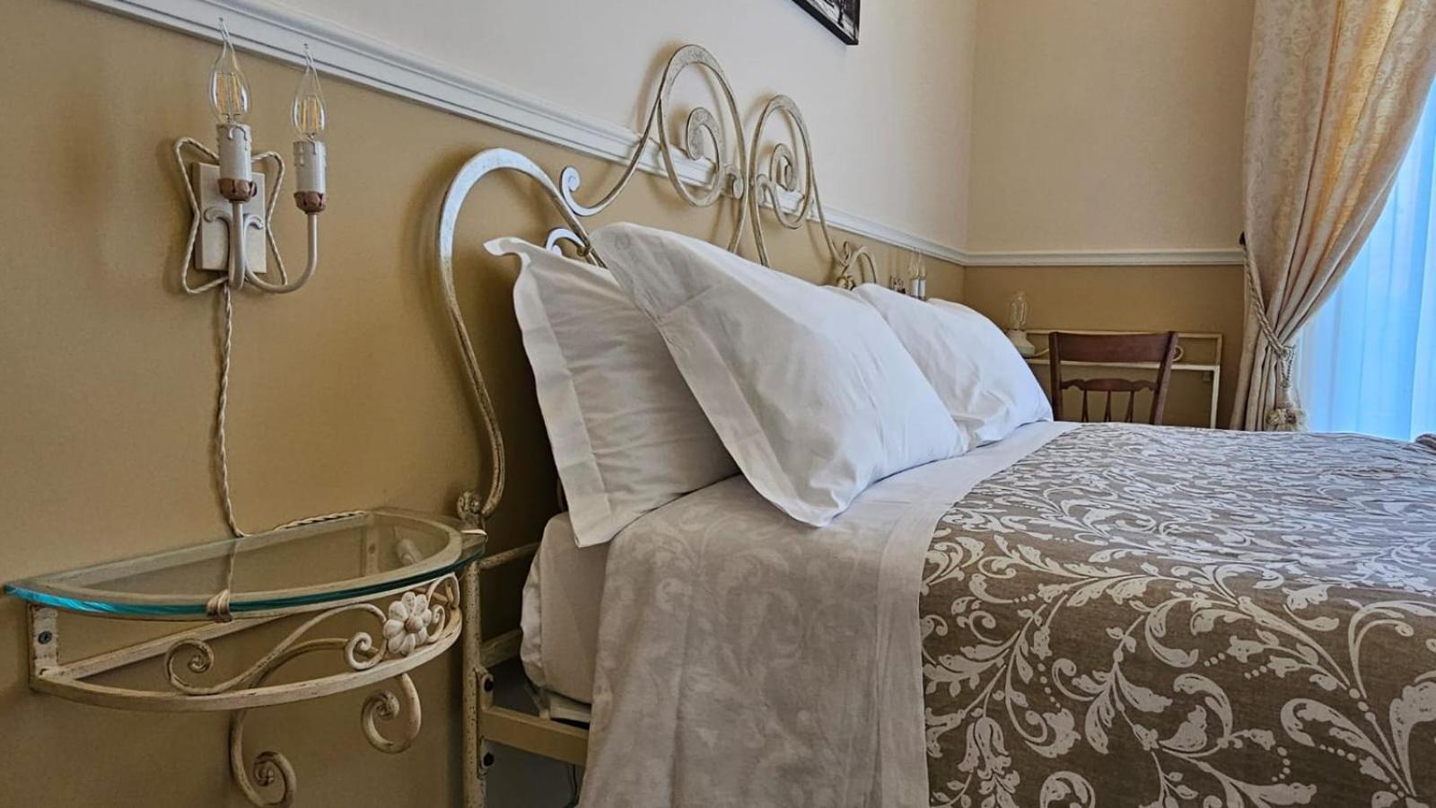 Bellini Inn Deluxe คาตาเนีย ภายนอก รูปภาพ