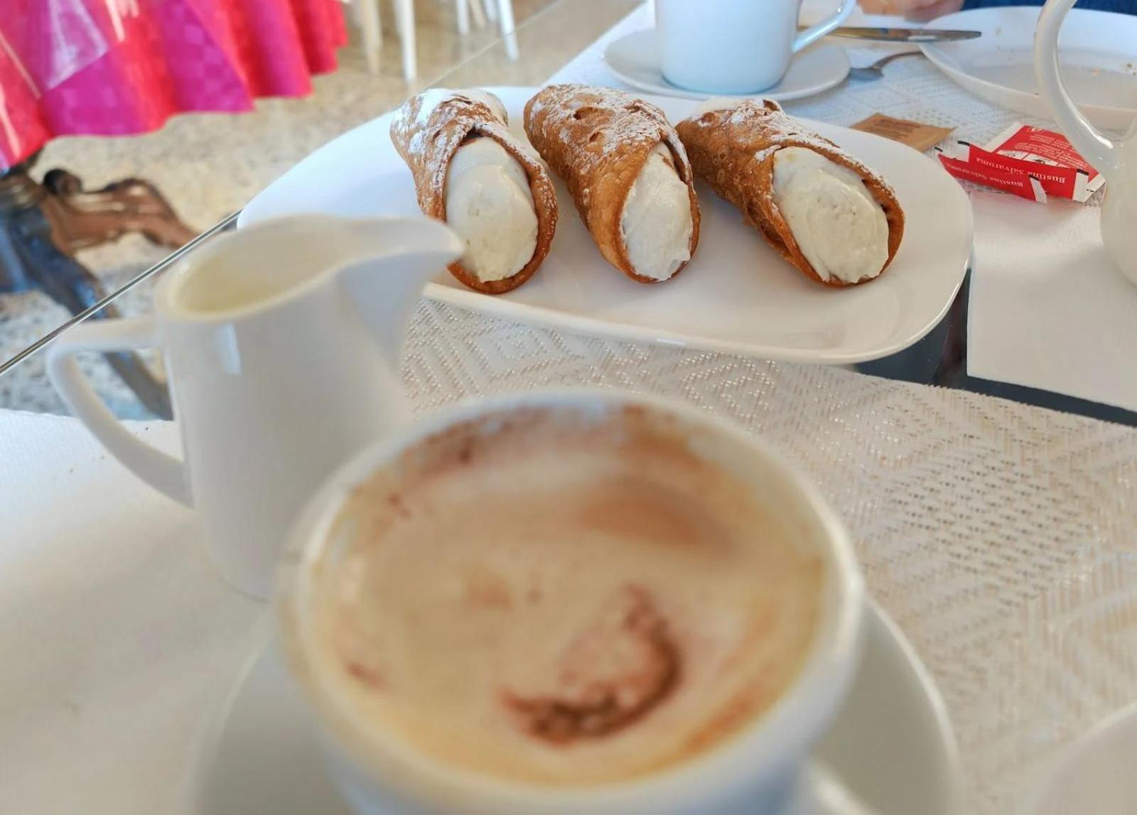 Bellini Inn Deluxe คาตาเนีย ภายนอก รูปภาพ