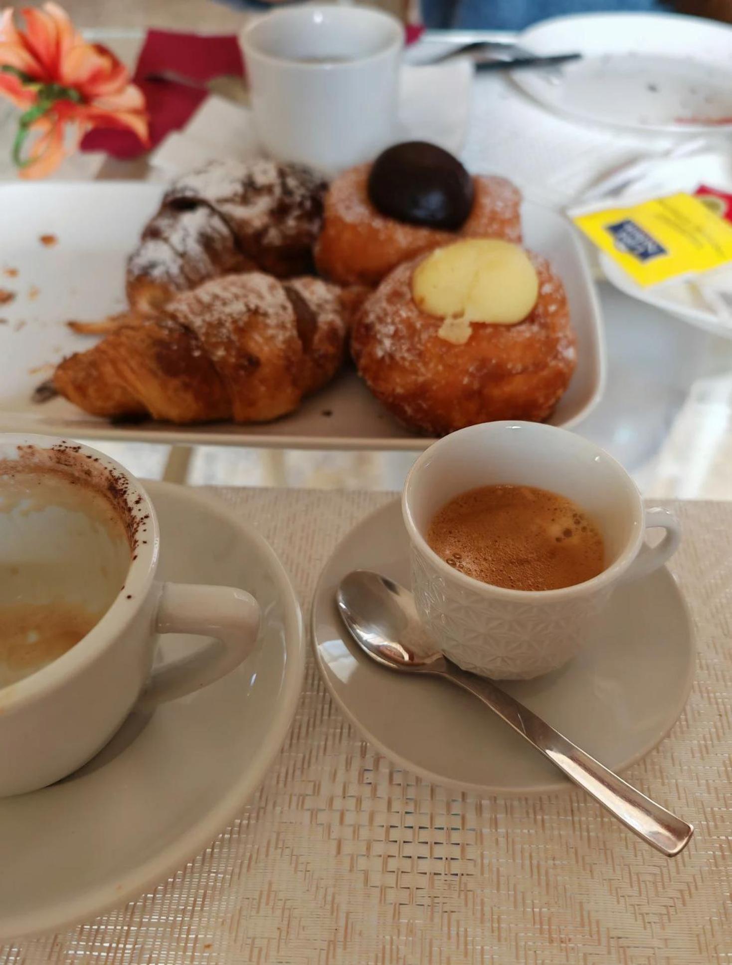 Bellini Inn Deluxe คาตาเนีย ภายนอก รูปภาพ